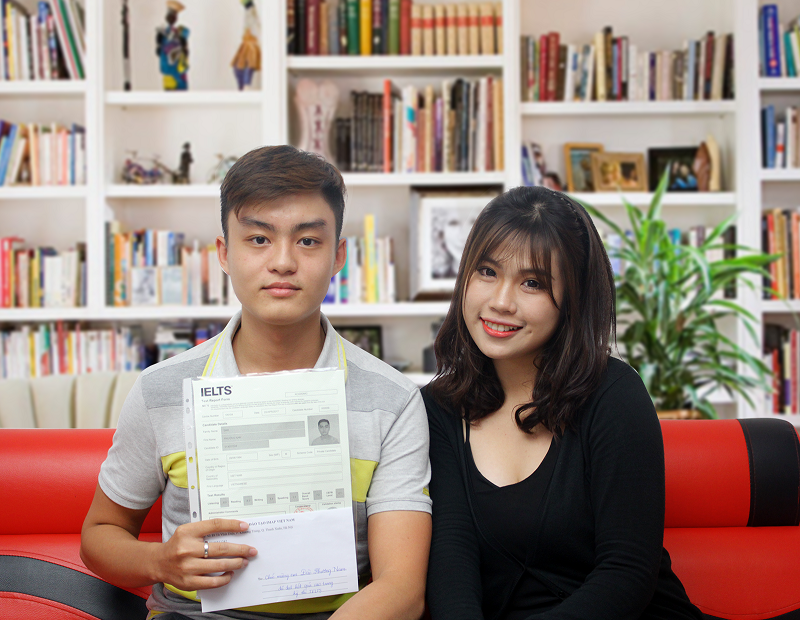 Phương Nam và giáo viên dạy bạn tại IELTS Fighter - Ms Trà My 