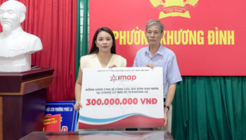 IELTS FIGHTER trao 300 triệu đồng ủng hộ nạn nhân vụ cháy chung cư mini tại quận Thanh Xuân (Hà Nội)