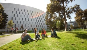 College and university cách dùng trong IELTS