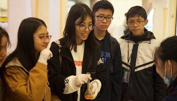 IELTS Fighter đồng hành Hội Chợ Khoa Học Collision của CLB Scitech - THPT Chuyên Nguyễn Huệ