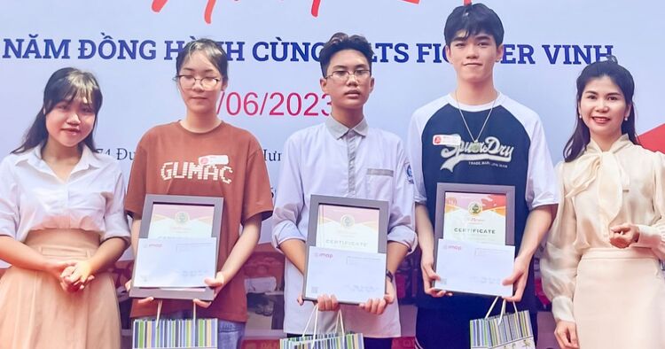 Học sinh lớp 9 Nghệ An chia sẻ cách học 7.0 IELTS