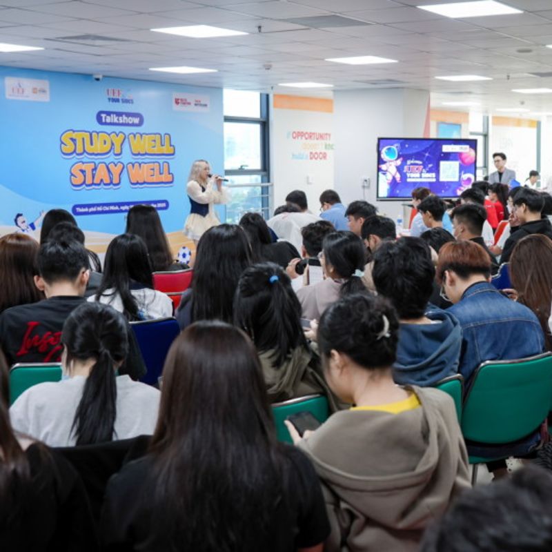 IELTS Fighter đồng h&agrave;nh UEF 6