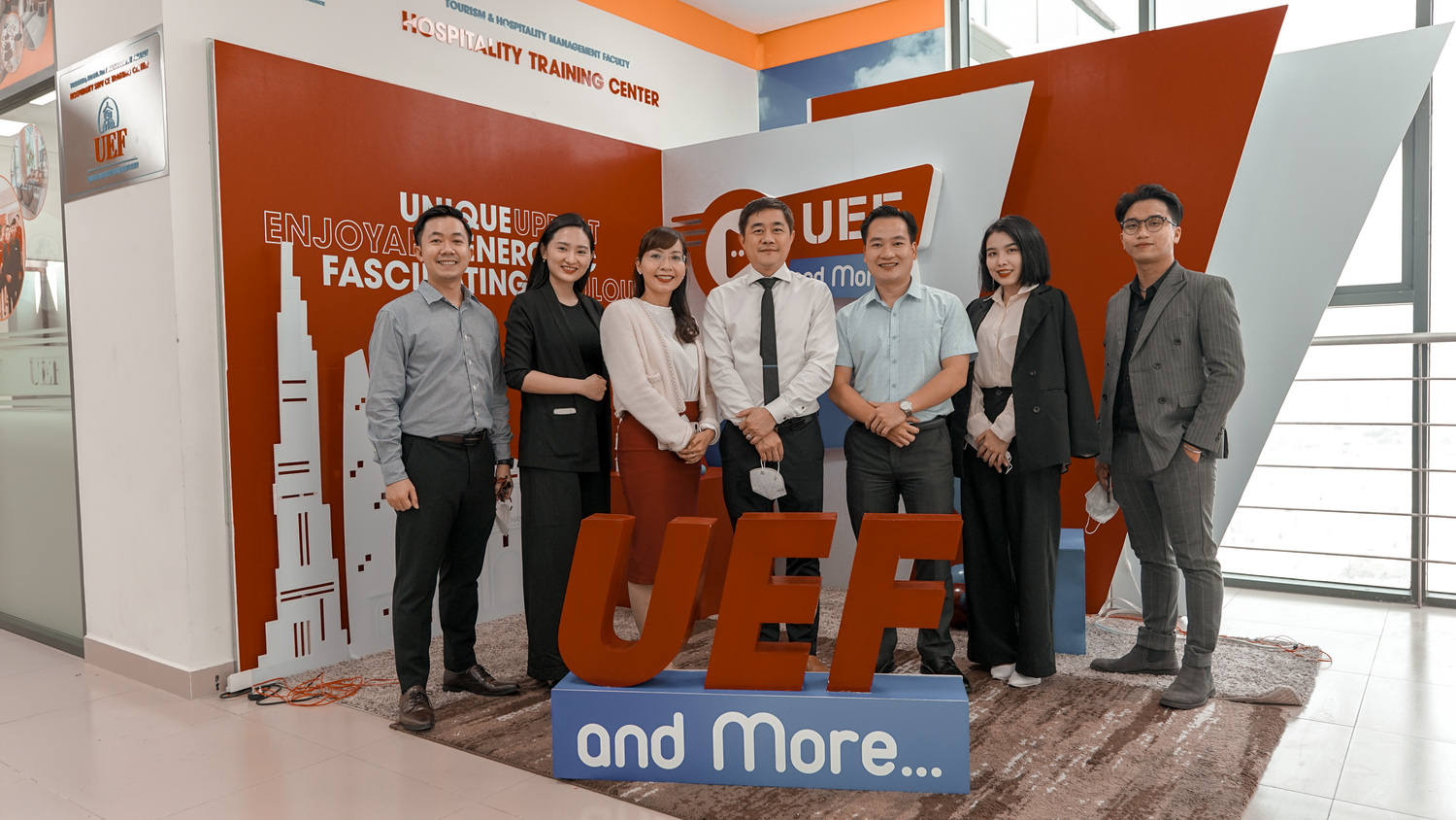 IELTS Fighter  trao giải cuộc thi Your Dream Destination và ký hợp tác MOU với đại học UEF