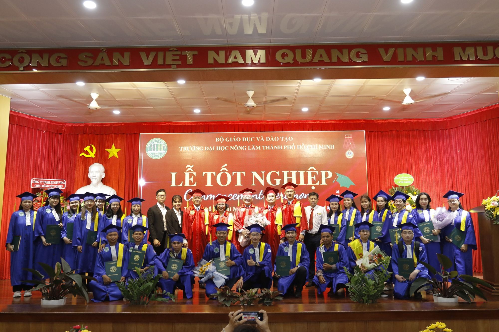 lễ tốt nghiệp của sinh viên