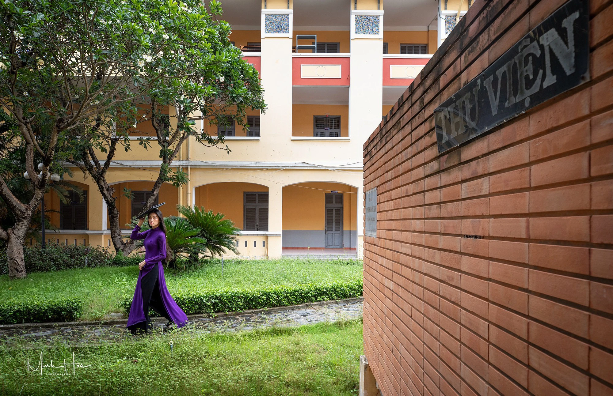 Màu tím là màu đồng phục của trường