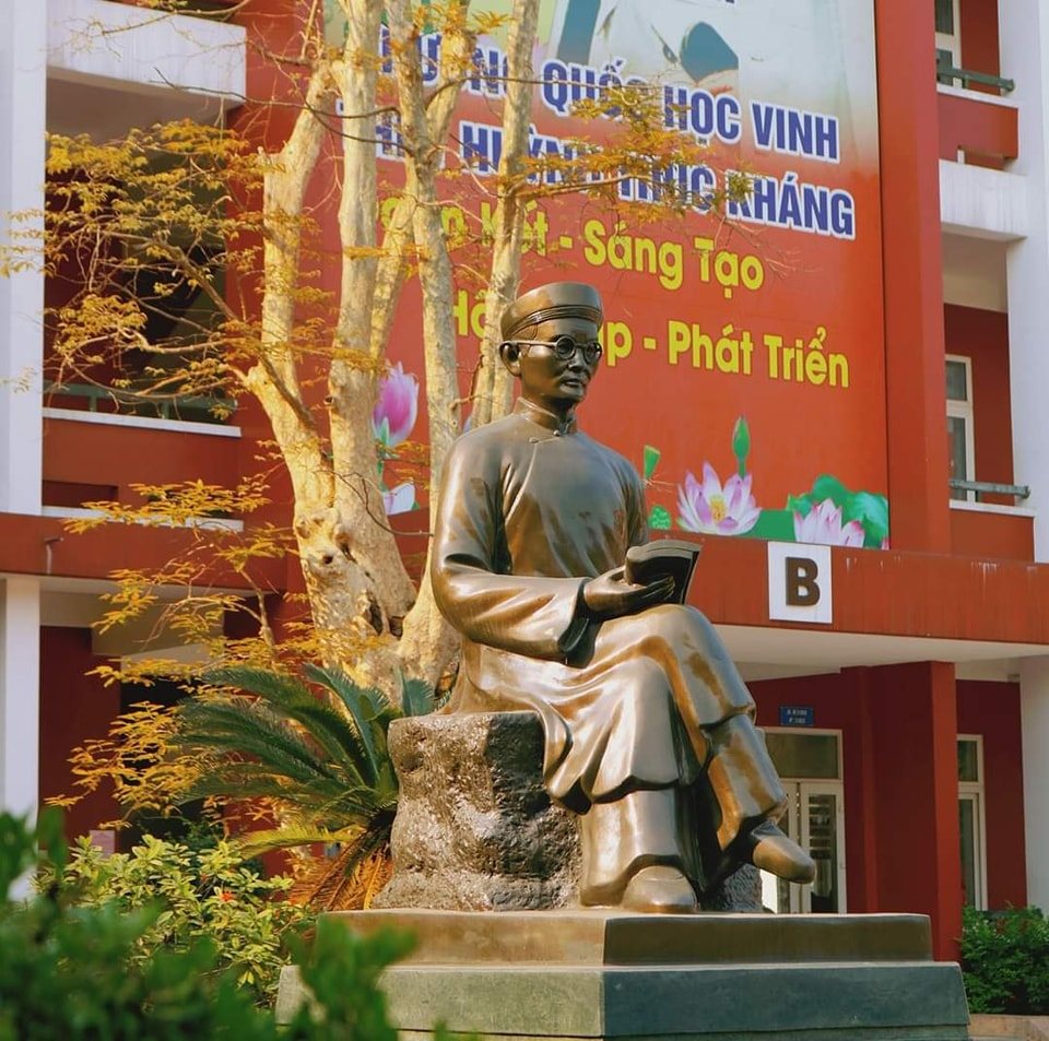 tượng nhà gíao Huỳnh Thúc Kháng